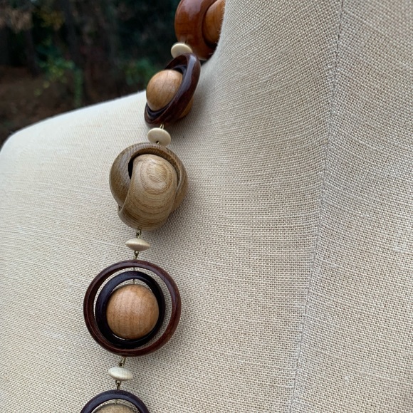 Wood Carved Looped Beads - Picture 5 of 8